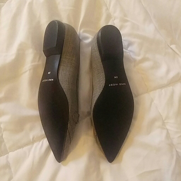 Nine West blk and Wh plaid fabric flats - Picture 2 of 4